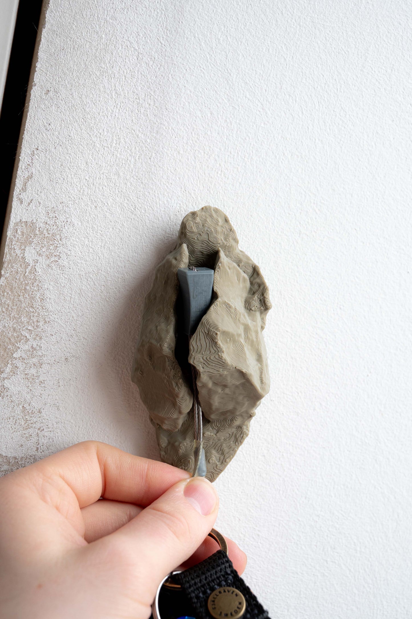 Rock Crack Key Holder